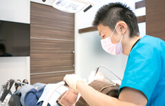 認定医による確かな技術|くつい歯科
