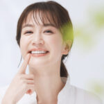 インプラントの治療を受けた女性