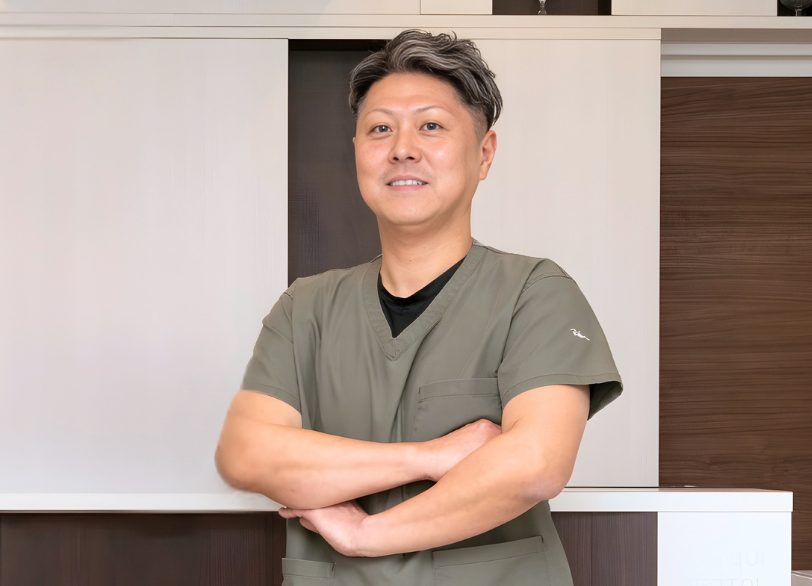 羽田野　友弘｜くつい歯科