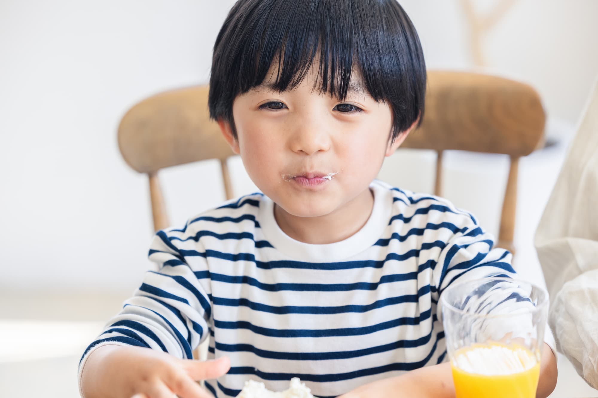 矯正中もたくさん食べる男の子