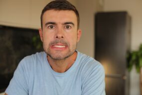 不正咬合の男性
