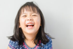 出っ歯を治した綺麗な歯の子ども