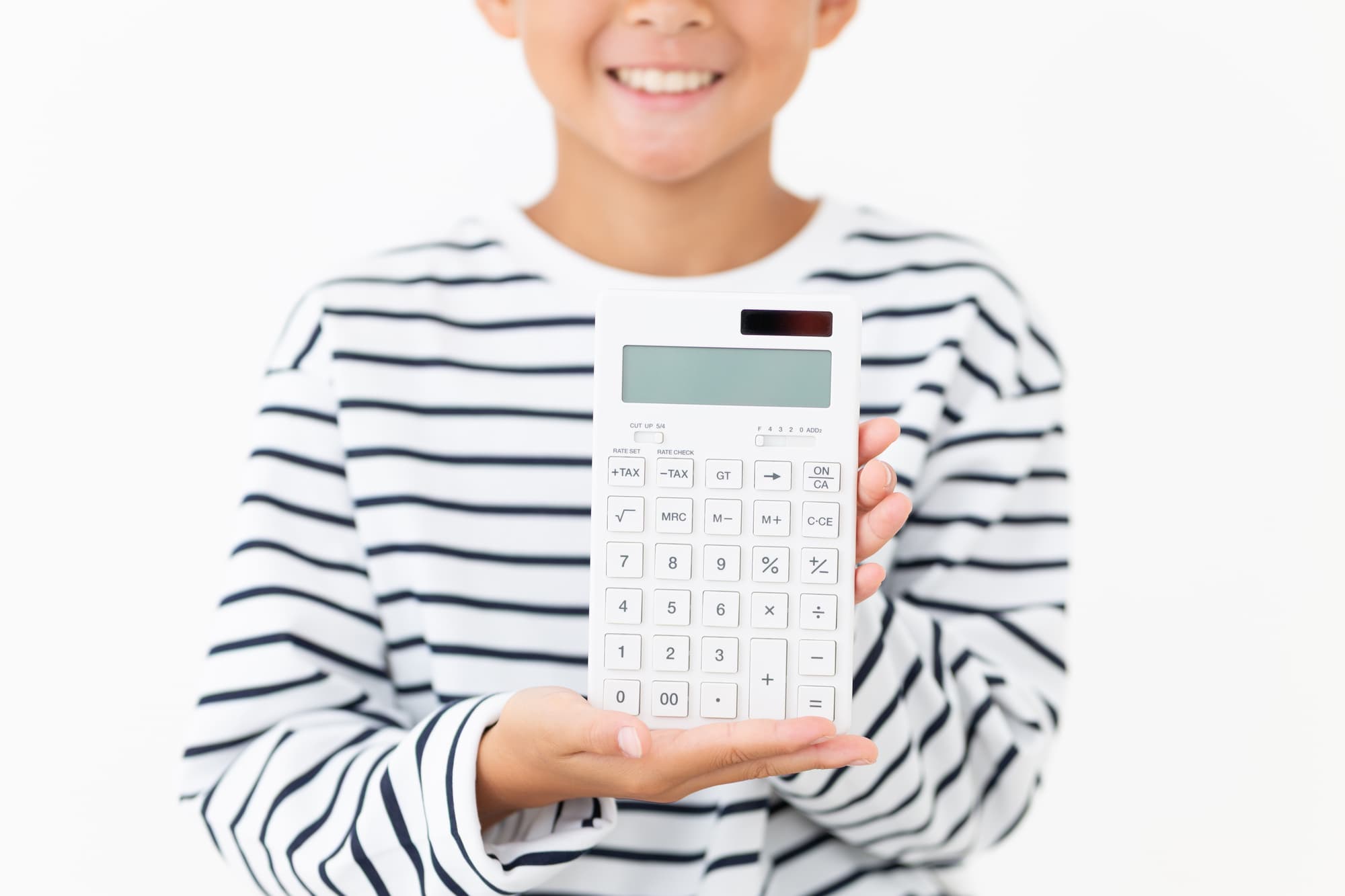MFTで行うトレーニングの料金を伝える男の子